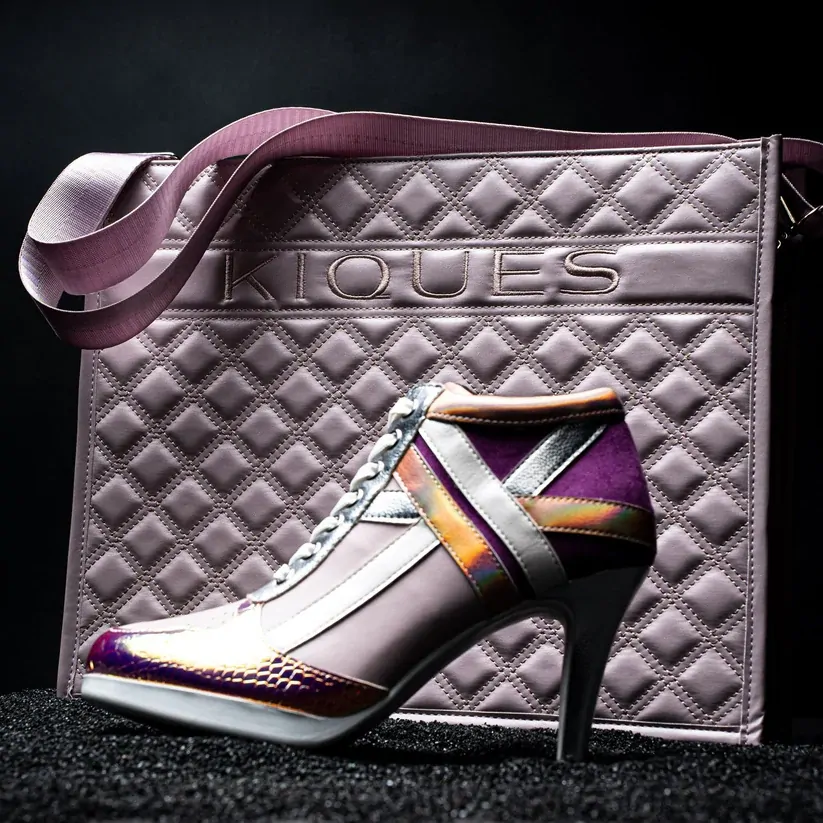 Astriques Lilac with matching Shoe Tote; 