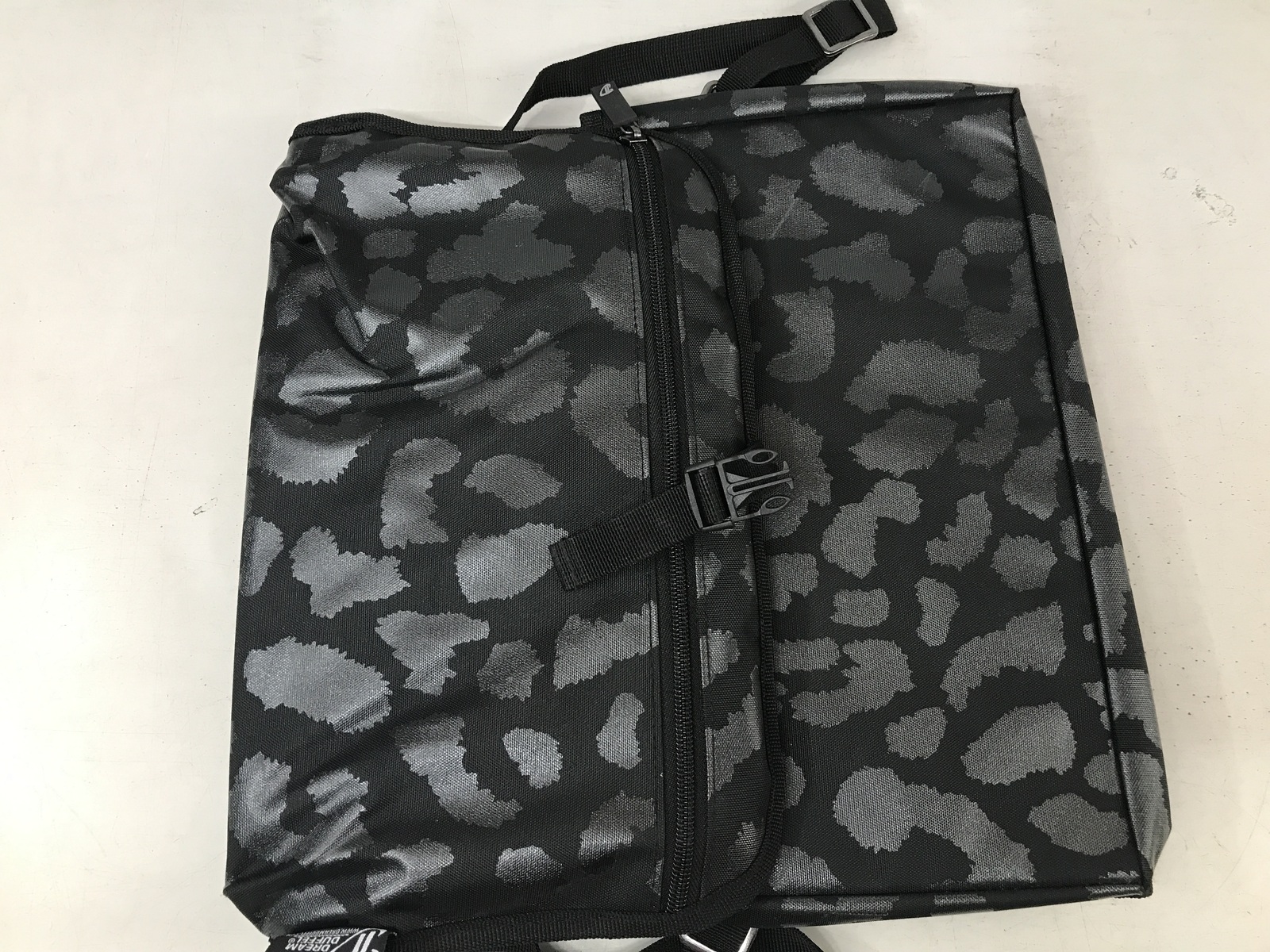 Attitude mono black no mirror pattern missing