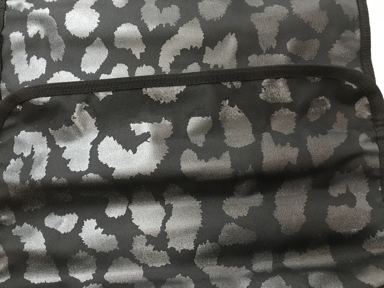 Cosmetic roll mono black pattern missing pattern